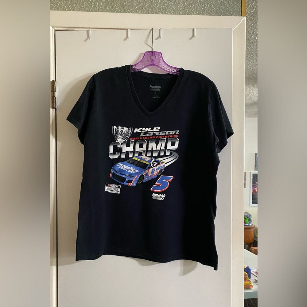 NASCAR Hendrix women’s V-neck T-shirt, black size L 100% cotton
